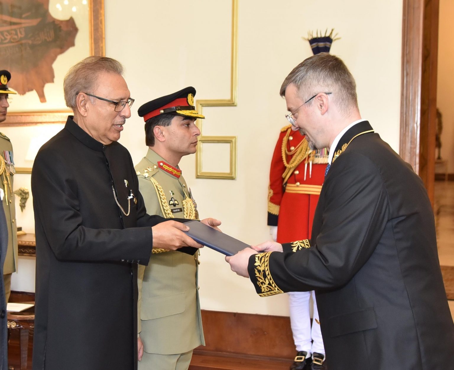 Russian envoy to Pakistan presents Credentials to the President Russian envoy to Pakistan Albert Khorev presents his Credentials to the President of Pakistan