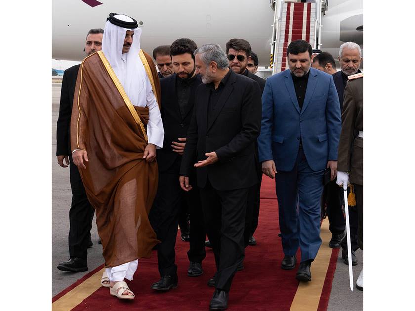 Amir of Qatar Arrives in Iran to Express Condolences with Iranian People Amir of Qatar Arrives in Iran to Express Condolences with Iranian People