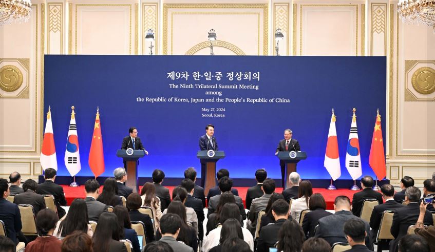 Japan, South Korea, China Trilateral Cooperation Talks End with Calls to Revive Trade, Security Dialogues Japan, South Korea, China Trilateral Cooperation Talks End with Calls to Revive Trade, Security Dialogues