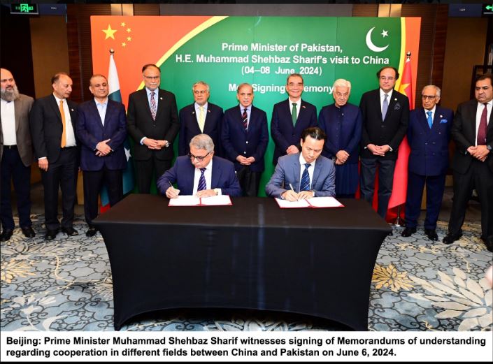 China, Pakistan Sign Cooperation MoUs in Diverse Fields as PM meets Chinese Investors in Beijing Pakistan, China Sign Cooperation MoUs in Diverse Fields as PM meets Chinese Investors in Beijing