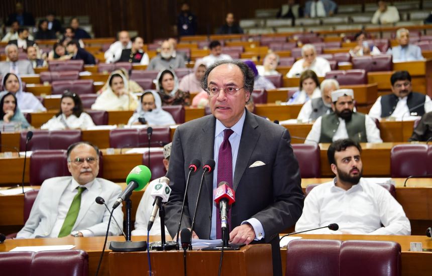 Pakistan Seeks China Cooperation for Energy Loans Pakistan’s Finance Minister to Arrive in China to Discuss the Rescheduling of a $15 billion Energy Loans July 24, NSN Asia